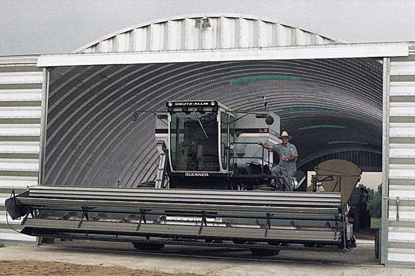 Metal building for farm storage 